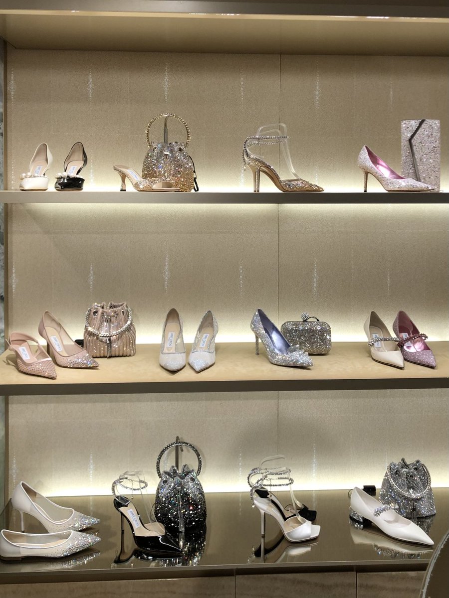 _Isabelle_o's tweet image. I&apos;m just choosing my favorite pair of shoes, and I think I&apos;ve found the best one.☺️