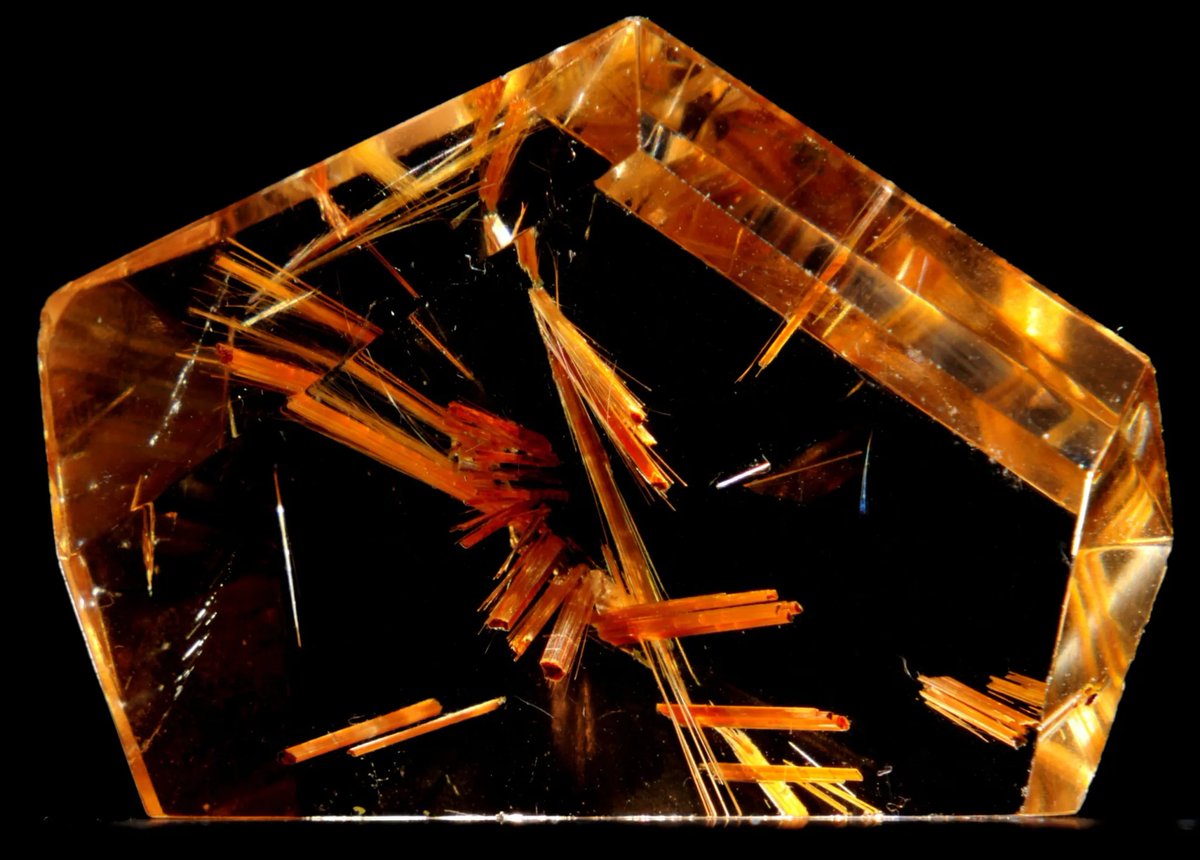 ARockygems's tweet photo. RockyGems Marketplace Mineral of the Month for November 2025 is Rutile .... read Bill's article here: https://t.co/dZjTJ5DtMG https://t.co/iwnRnwjxxZ
