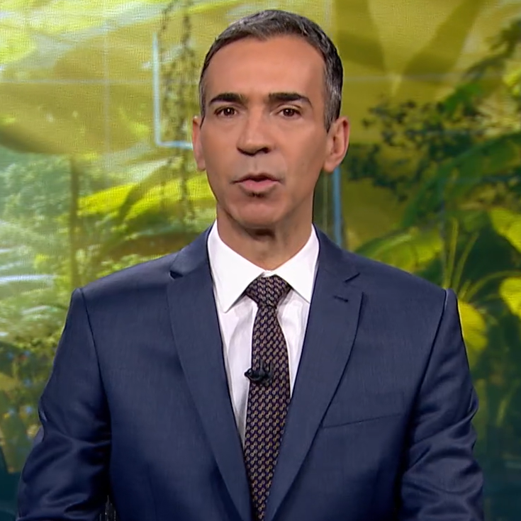 1991: César Tralli repórter do "Aqui Agora" no SBT.

Corta para 3 de novembro de 2025: César Tralli estreando como apresentador titular do "Jornal Nacional" na Globo.