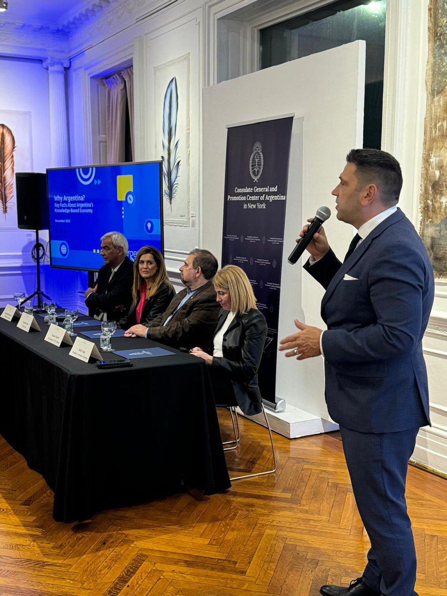Today’s panel unites leaders shaping Argentina’s innovation ecosystem:

🔹Sebastián Mocorrea <a href="/Argencon/">Argencon</a>
🔹Verónica Asla EY <a href="/EYnews/">EY</a>
🔹Néstor Nocetti <a href="/Globant/">Globant</a>
🔹Sofía Vago <a href="/AccentureAR/">Accenture Argentina</a>

With support from <a href="/PwC/">PwC</a>, <a href="/invapargentina/">INVAP</a>, <a href="/Baufest_AR/">Baufest Argentina</a>
