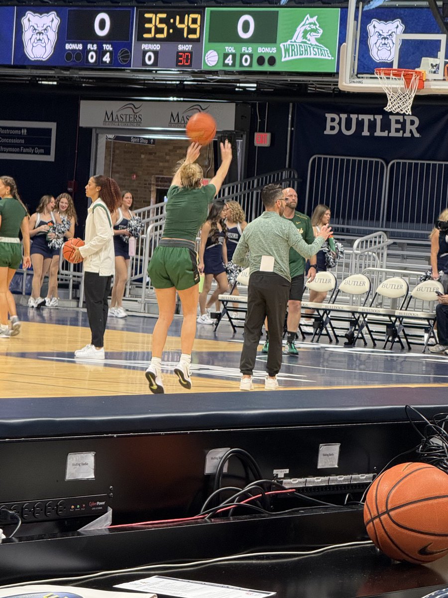 JoshSagester's tweet photo. #1 hooping in Hinkle 
⁦@rylee_sagester⁩ https://t.co/Xz201qmJkT