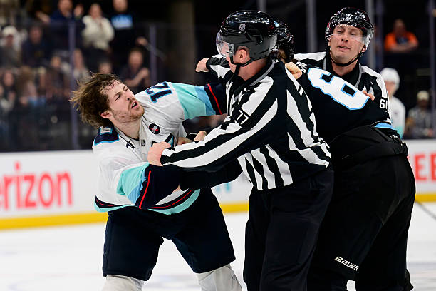 ScoutingTheRefs's tweet image. Chicago Blackhawks vs. Seattle Kraken get refs Jordan Samuels-Thomas (#37) and Kyle Rehman (#10) with Travis Toomey (#90) and Caleb Apperson (#77) on lines 
scoutingtherefs.com/2025/11/50133/… 
@NHLBlackhawks @SeattleKraken #Blackhawks #SeaKraken #CHIvsSEA #Kraken #Hawks
