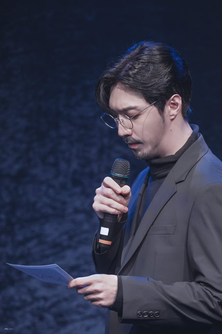 sonziiiiiiiiii's tweet photo. 그... 우리집에도 아찔한 콧대의 안경남이 있슨........ https://t.co/nHUPfDzZFm