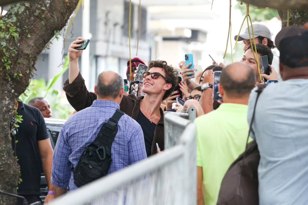 shawndailyybr's tweet image. 📷| Shawn Mendes hoje atendendo fãs hoje no Rio de Janeiro 🇧🇷

@ShawnMendes @ShawnAccess

#shawn #mendes #mendesarmy #earthshotprize