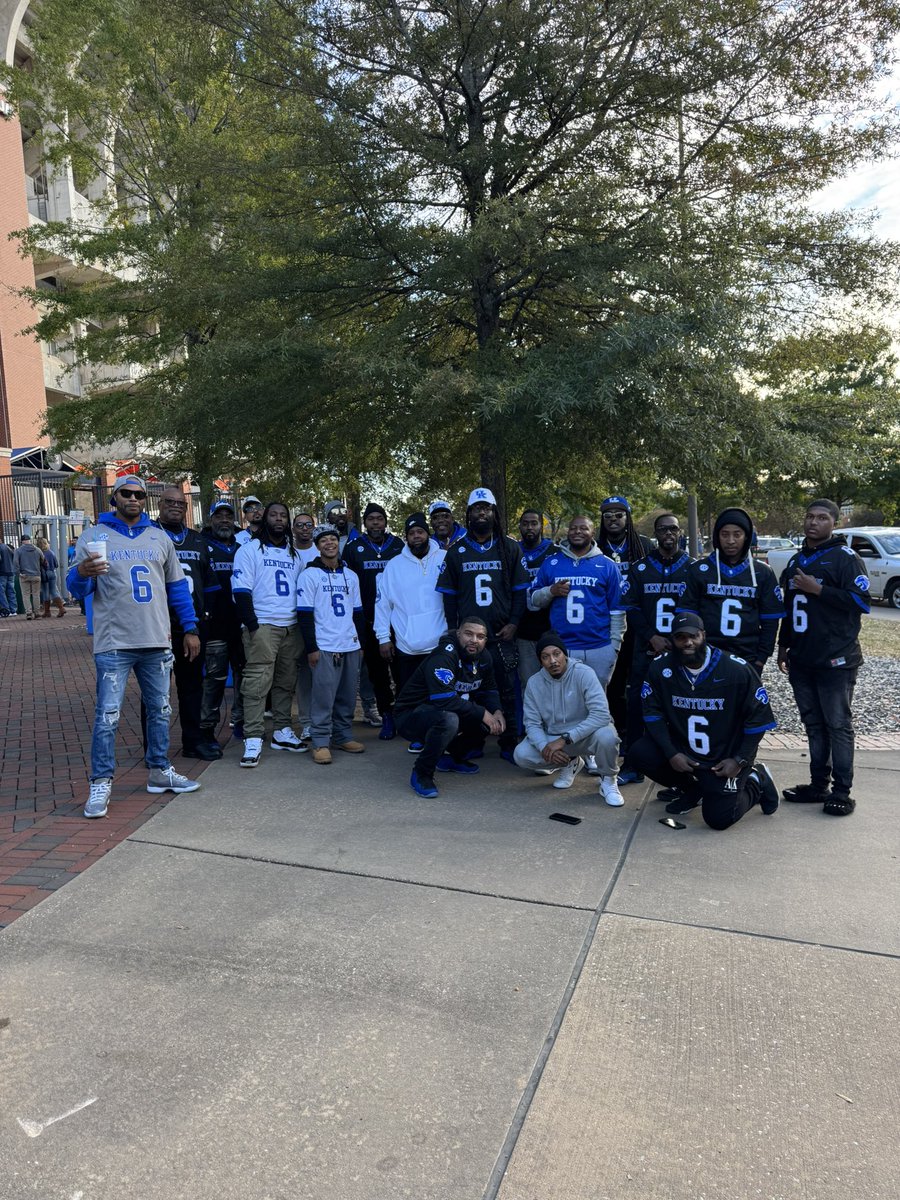 Jhardaway_24's tweet photo. Family is everything 💙 https://t.co/aTAuk9VH6H
