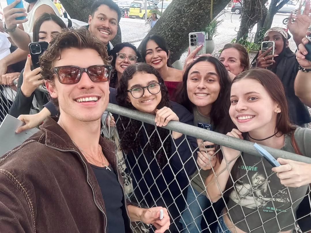 shawndailyybr's tweet image. 📸| E esse sorriso? Shawn com fãs hoje(03), no Copacabana Palace.

@ShawnMendes @ShawnAccess

#shawn #mendes #mendesarmy #EarthshotPrize