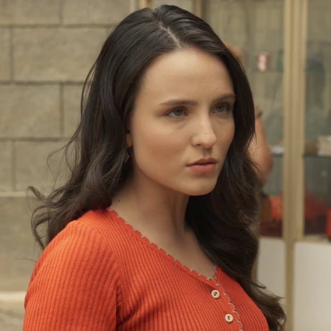 kaniefreitas's tweet image. to meio abismado com o tanto que ela ta linda de estela