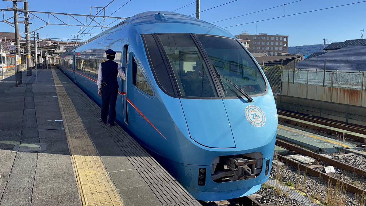 御殿場駅でロマンスカーMSE。
小田急ロマンスカー60000形MSE60051F。
