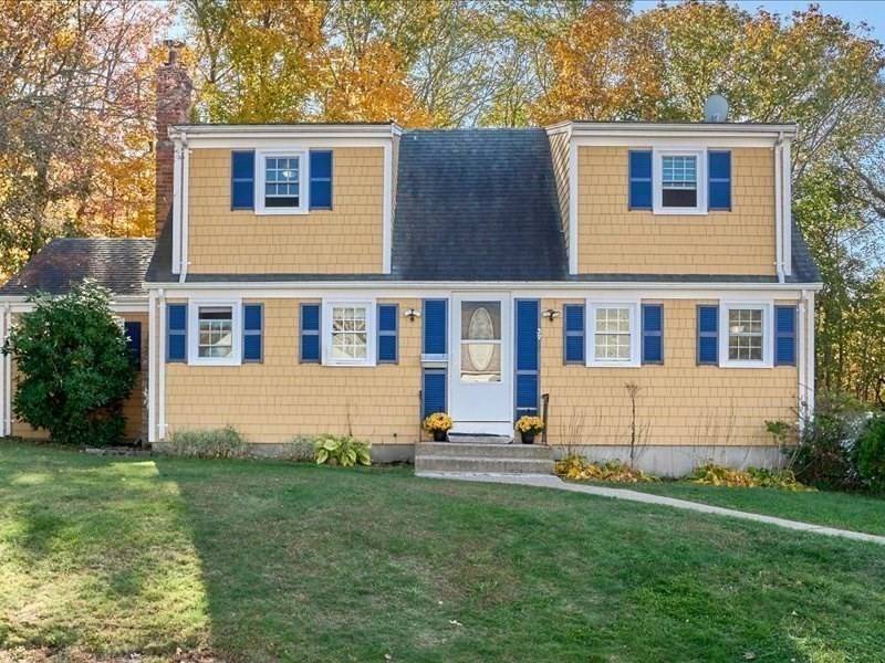 RyguyRealtor's tweet photo. 39 Columbia St delivers: 5 bedrooms, 2 baths, an updated kitchen, and versatile living areas. Located on a tranquil dead-end in North Attleboro, you’ll have peace and privacy—plus quick access to everything local!

https://t.co/aUy4jwm1In https://t.co/56s1CW4pJc