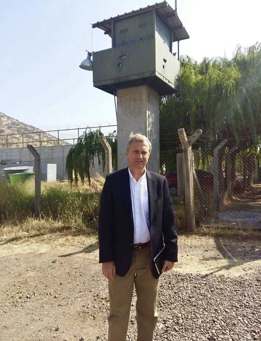 IlharrebordeM's tweet image. Krassnoff es una asesino múltiple, un animal condenado por crímenes de lesa humanidad, que kast lo defienda demuestra que kast apoya esos crímenes