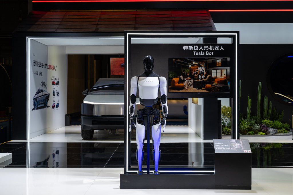 iChongqing_CIMC's tweet image. 🇨🇳Tesla Cybercab Makes Asia-Pacific Debut in Shanghai, China! No steering wheel, pedals or side mirrors—this AI-powered autonomous EV redefines smart mobility.🚗🔋 #Tesla #Cybercab #AutonomousDriving #SmartMobility