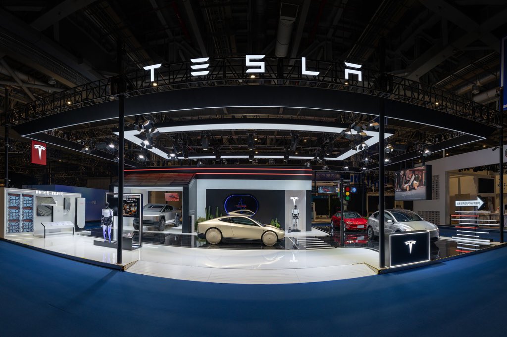 iChongqing_CIMC's tweet image. 🇨🇳Tesla Cybercab Makes Asia-Pacific Debut in Shanghai, China! No steering wheel, pedals or side mirrors—this AI-powered autonomous EV redefines smart mobility.🚗🔋 #Tesla #Cybercab #AutonomousDriving #SmartMobility