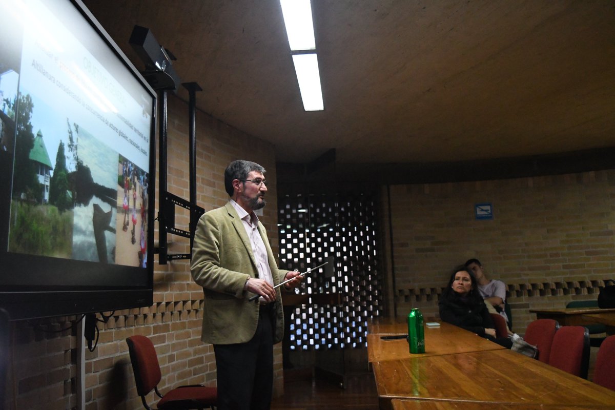 🎓Les compartimos algunos momentos de la presentación pública de la Tesis Doctoral "A Orillas del Vichada: La construcción de sustentabilidad territorial en la Altillanura" de Omar Díaz Bautista🌱✨