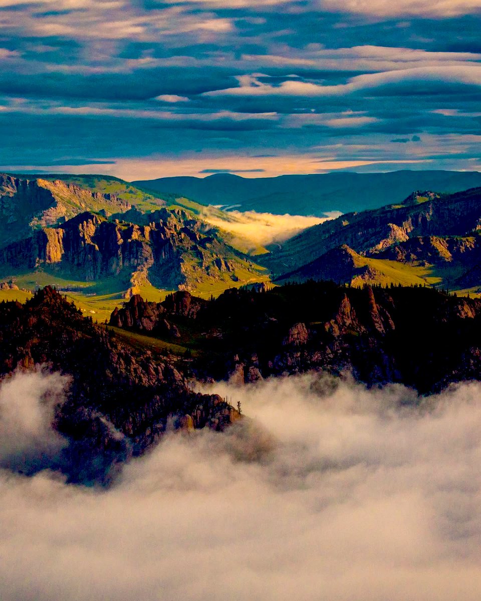 Өглөө бүхэн дандаа шинэ ❤️💙💜
Айл бүрийн хаалгыг аз жаргал тогшиг ээ☀️🍀🌹