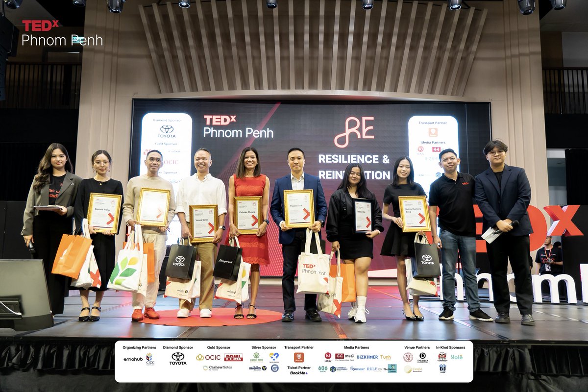 thierrytea's tweet photo. Great @TEDTalks experience sharing my story with #ideasworthspreading 🇰🇭🇫🇷🇵🇭🇺🇸🇸🇬. Special to do it at Canadian International School Phnom Penh, with my kids in the audience ❤️🦸🏻👸🏻

#TedTalks #Tedx #CIFC #PhilJets #EntrepreneurLife #NextGeneration https://t.co/0WY9bO1Anf