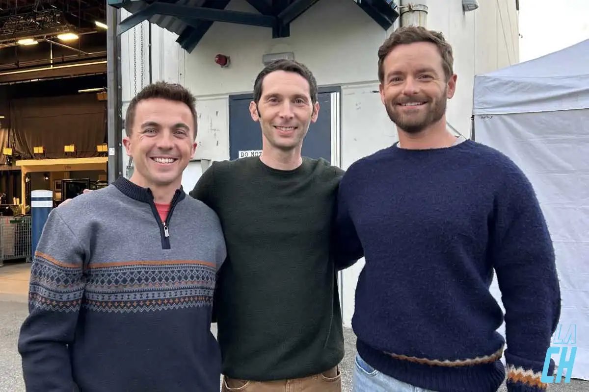 👀📸 <a href="/frankiemuniz/">Frankie Muniz</a> rompe las reglas y comparte foto del regreso de “Malcolm el de en medio” 🙌

El actor publicó una imagen junto a Reese y Francis desde el set, desatando nostalgia entre los fans. 💛

#MalcolmElDeEnMedio #FrankieMuniz #Reese #Francis  👉 lachaqueta.news/2025/10/25/fra…