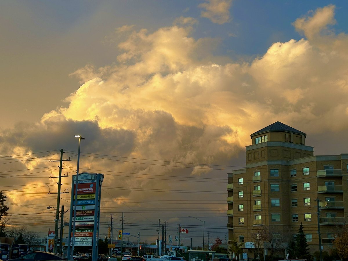 Berger_BYTES's tweet image. Quite the remarkable sky prior to sunset today. From Dufferin and Steeles. #weather #clouds #Vaughan #Toronto #Leafs #BlueJays