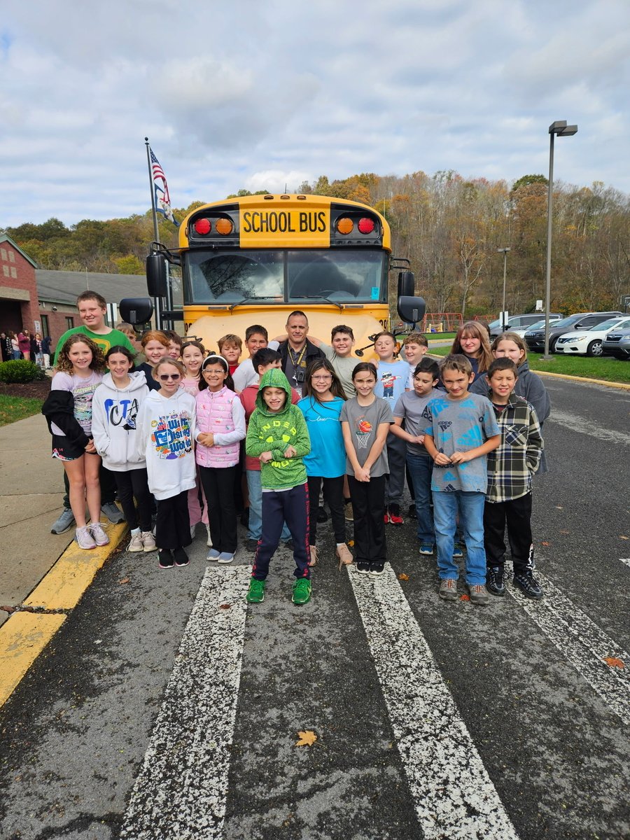 Monongalia_Co's tweet image. Shoutout to School Safety Officer Curt Thomas for teaching important bus safety lessons to our Mason Dixon Elementary students! Keeping our students safe every day. 👏 #BusSafetyWeek