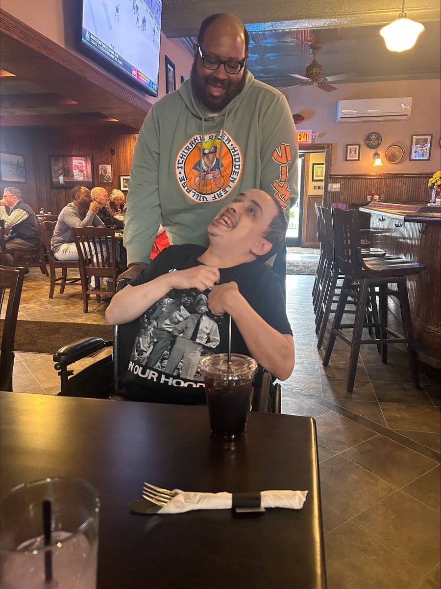 ValComScvs's tweet image. A fun fall lunch outing with Kristian and Dom!
#SupportingPeople