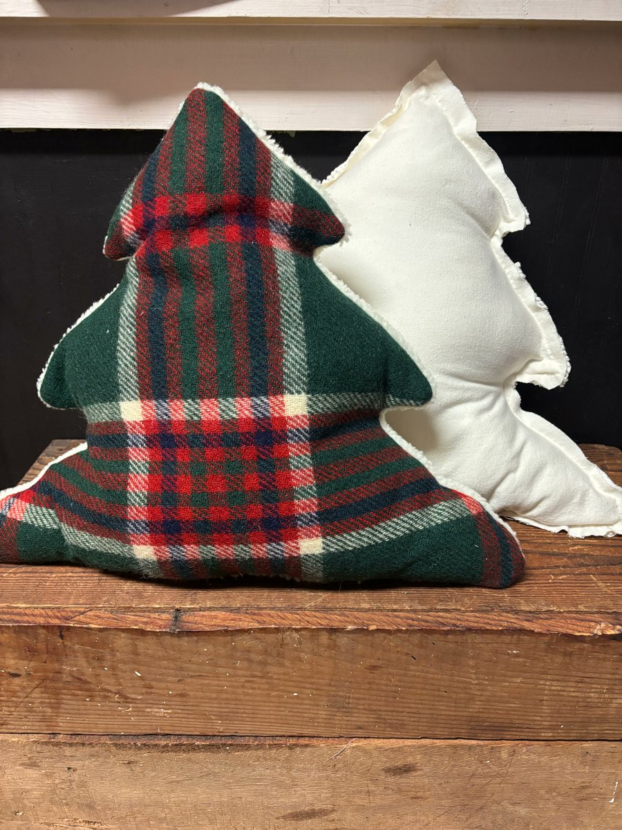 Lots of new holiday pillows at White Arrows Home the Shop.
whitearrowshometheshop.com/product/plaid-…