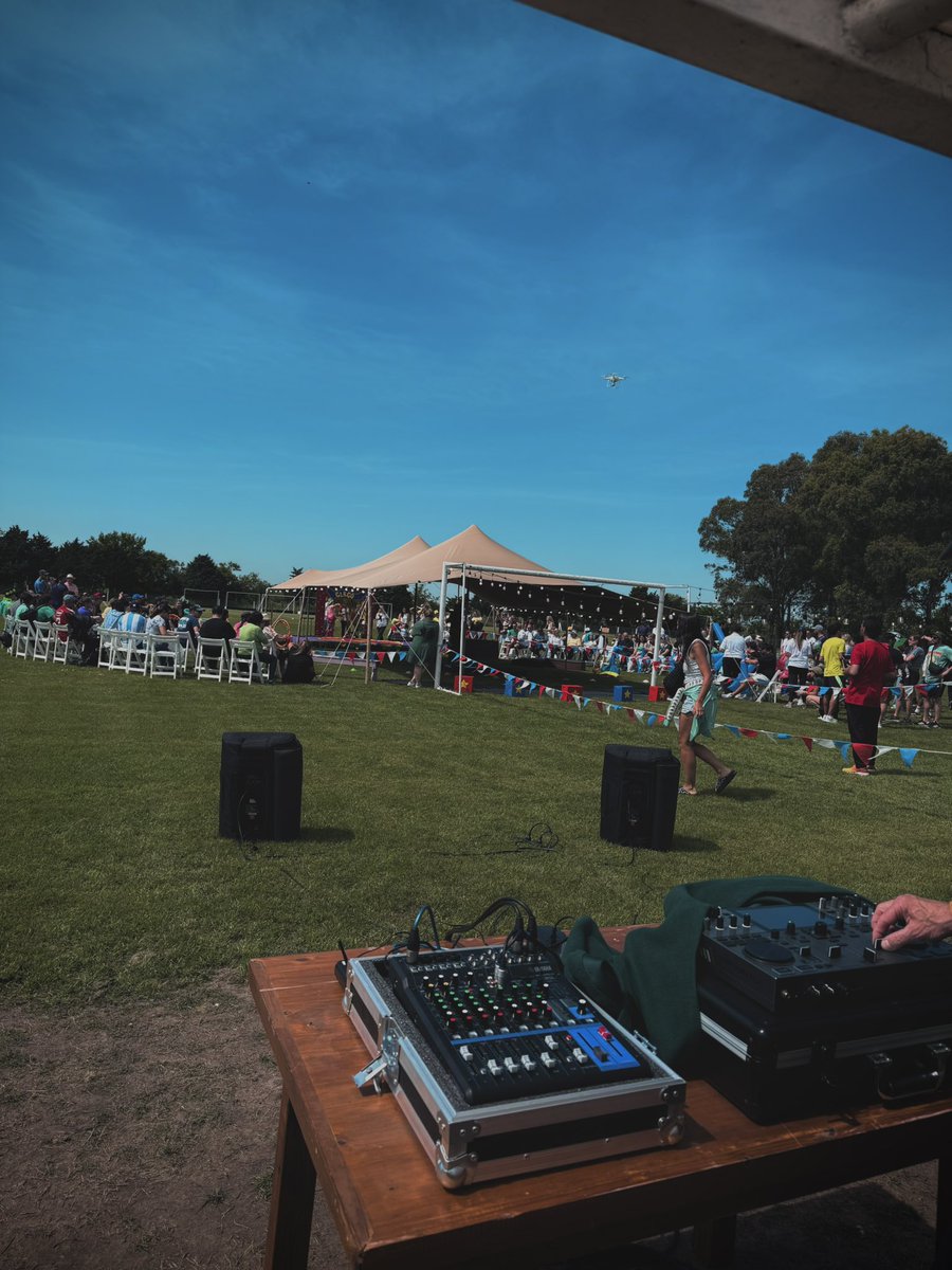 frangss_'s tweet image. Hace apenas 4 meses empecé con un emprendimiento de eventos (apuntado a eventos corporativos o casamientos), yo solo, con la guita justa. 

Y en estos 4 meses los números fueron mucho mejor de lo que me esperaba. Hasta ahora hice solo 2 eventos, pero los 2 salieron…