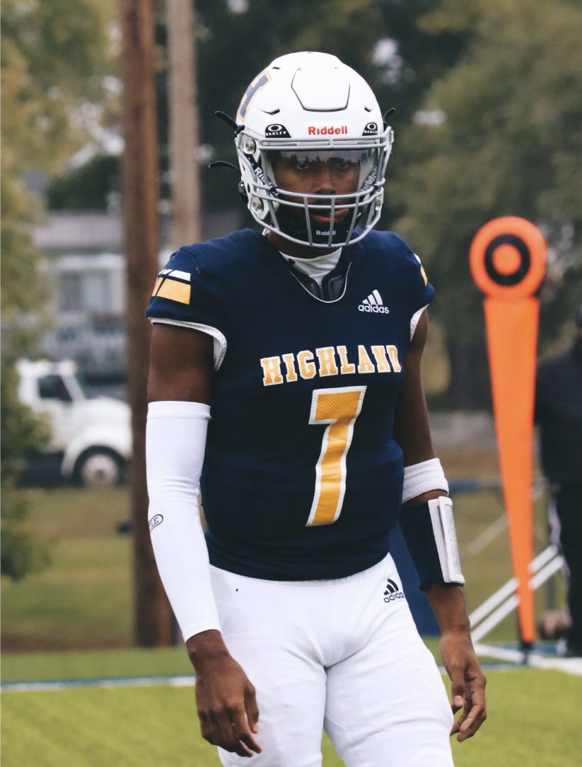 Kayden7Tureaud's tweet photo. Blessed to have received an opportunity to go and play at Highland CC in Kansas @coach_cy 🙏🏽 https://t.co/6SzLHiT8lZ