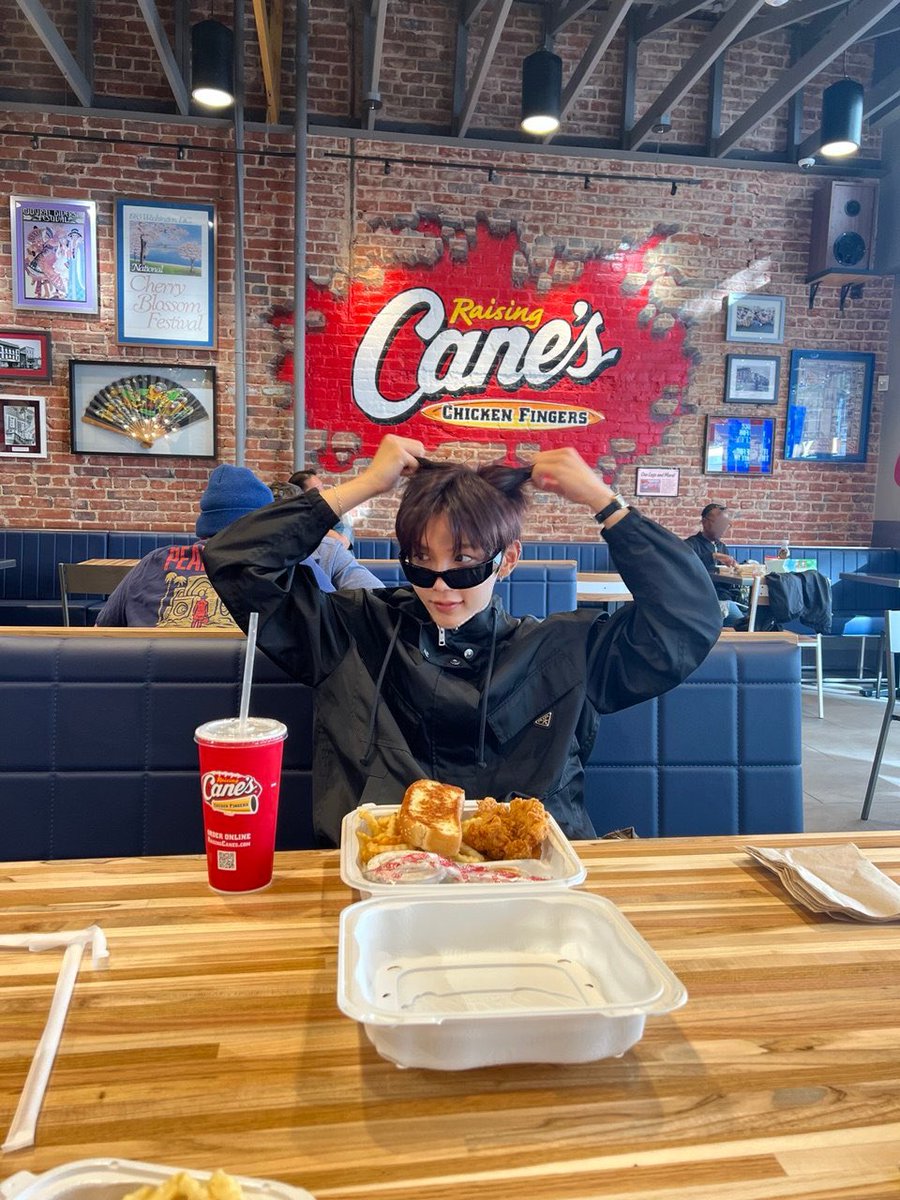 251104 ㅇㅂㅅ #쇼타로 포스트

In D.C.🍗🥤
A good day...