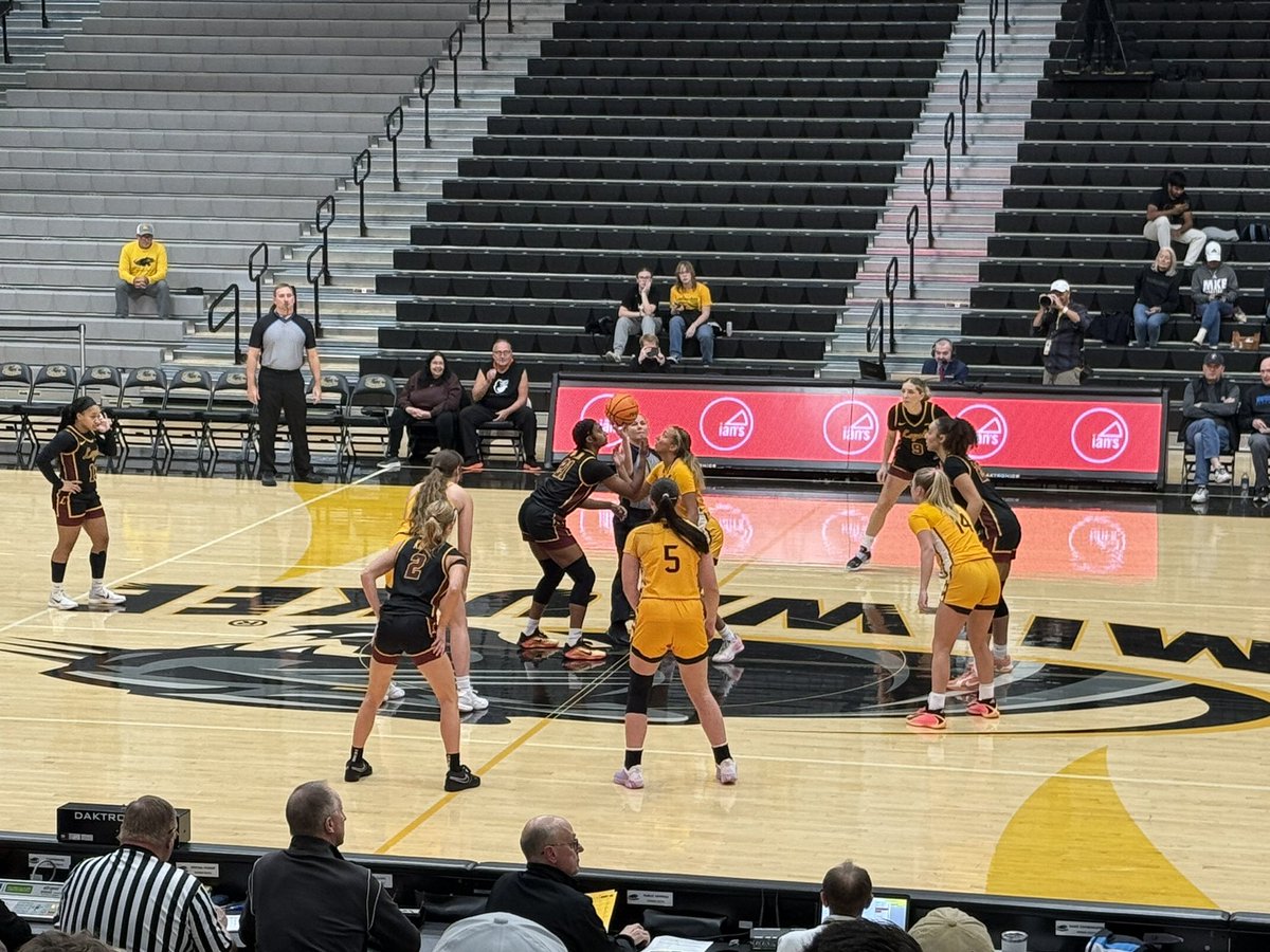 tlzeh's tweet photo. Tip off to a new season. Good luck @MKE_WBB https://t.co/ZSyHszhDim