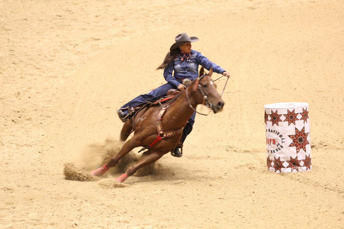 elguerolanchero's tweet photo. #THEACTION #barrellracing https://t.co/MtsAW65f9f