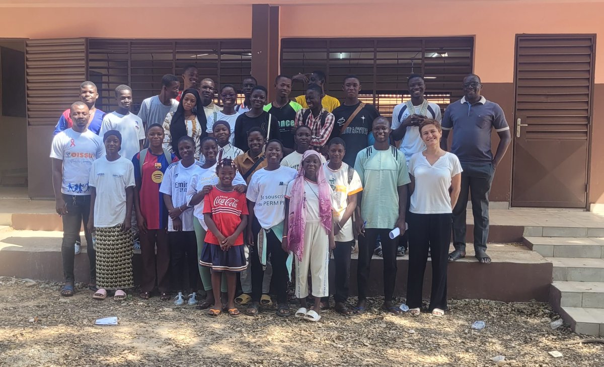 mcdsavoirs's tweet photo. [ Ouangolo, le 29 septembre. Les Jeunes ambassadeurs du Néré et du Karité  ont rencontré Mme Marie Bardin, Présidente de CDRI co-partenaire de @OngJADE_
Les échanges ont porté sur le documentaire et le panel qui se tiendra le 12 Novembre 2025 à la salle AO de la Mairie. @alyco2 https://t.co/uQMD0FiGFD