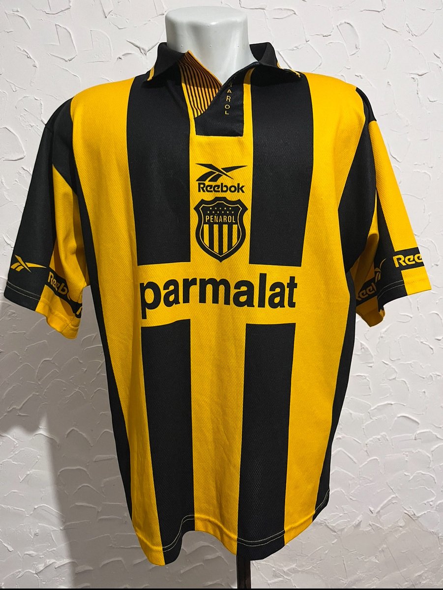 casacasCAP's tweet photo. Peñarol 1998
Gato Romero

Dato: camiseta usada pocos partidos en el verano 1998 https://t.co/6T1BwJHAYB