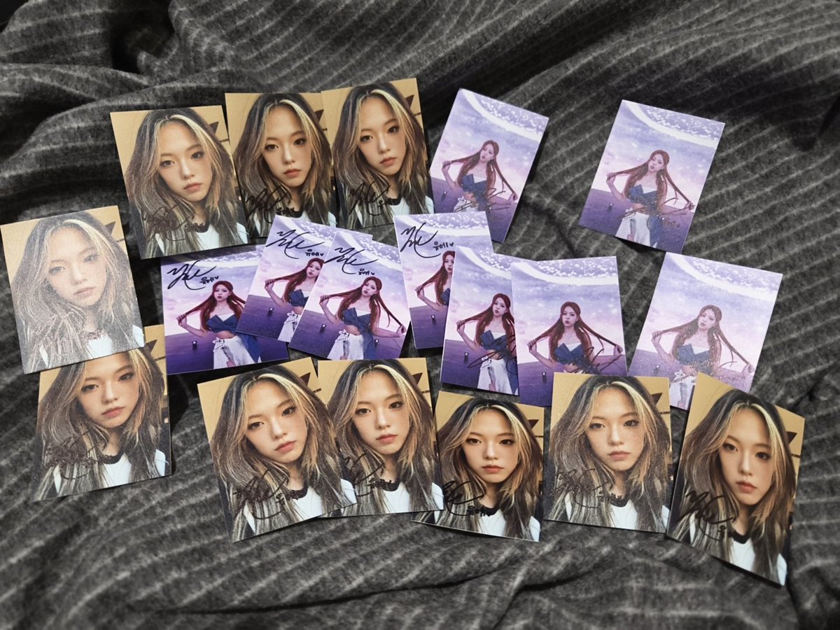 dianalimuco's tweet image. I printed some photos and asked Yue to sign 'em.

Thanks to those who participated in our secret fan project. 😋