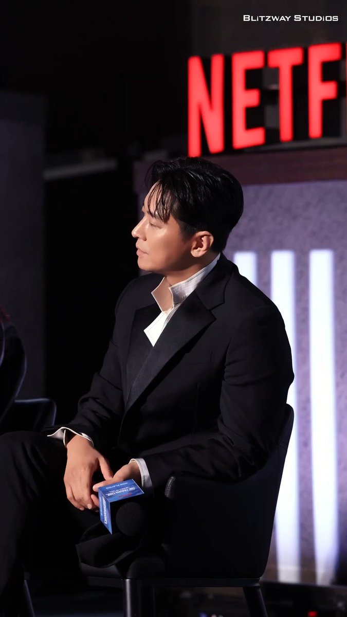 Yes, Mommy
I promise I won't be stubborn. Please turn around my queen.