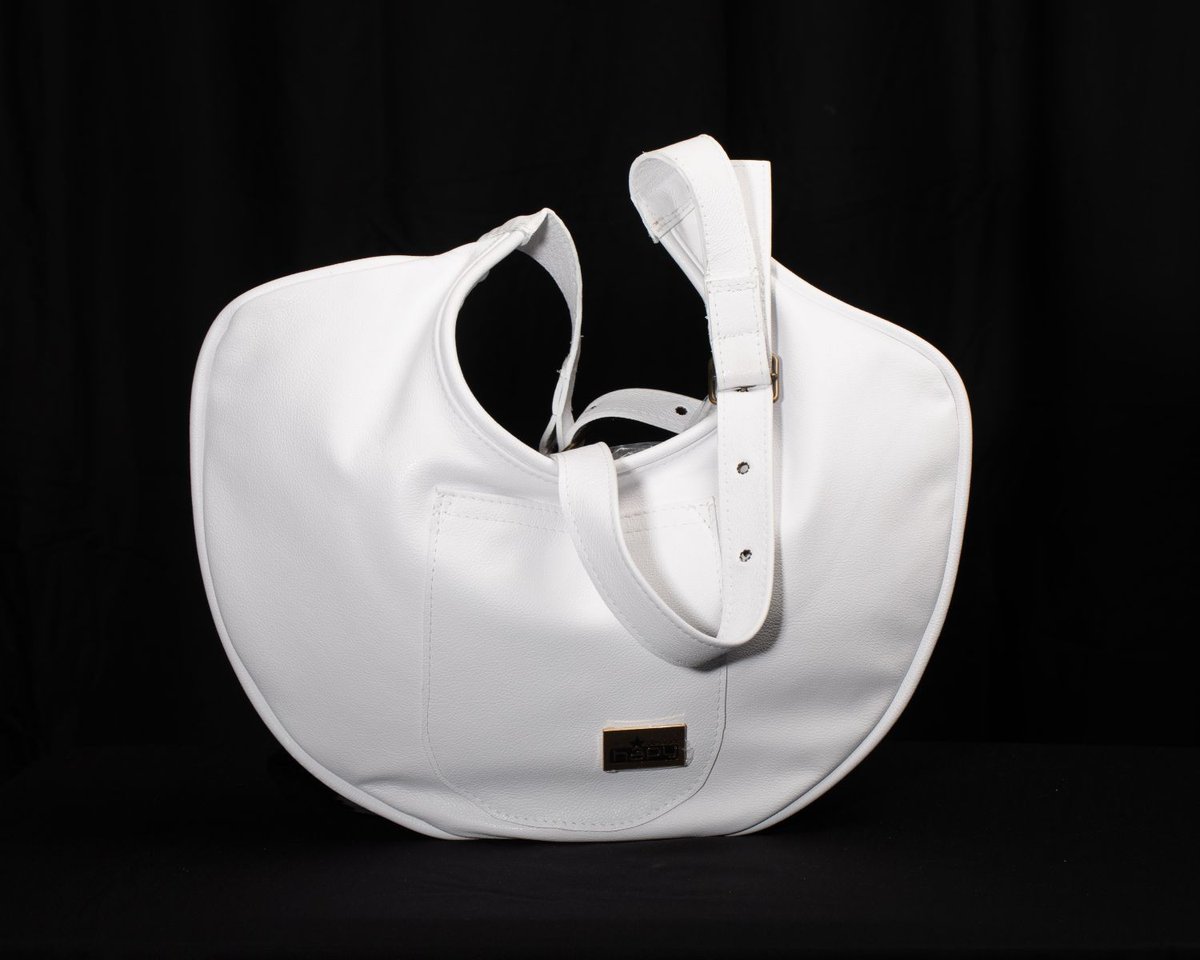 DLVisionMode's tweet image. Daniel Bernier, talentueux designer de mode, présentera le 7 novembre prochain au @mnbaq sa nouvelle collection de sacs exclusifs fabriqués à la main. Collection que j&apos;ai bien hâte de découvrir !   
#Fashion #DLVisionMode
R.P. @commjulie 
Informations👉 mnbaq.org/fondation/even…