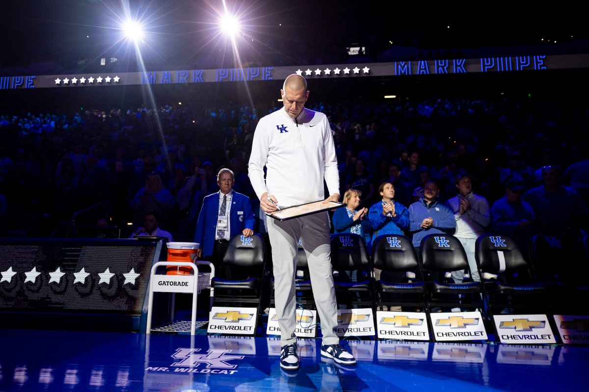 CoachMarkPope's tweet image. Excited to start the @kentuckymbb season tonight in @Rupp_Arena!

See you there, #BBN! Let's have some fun!
