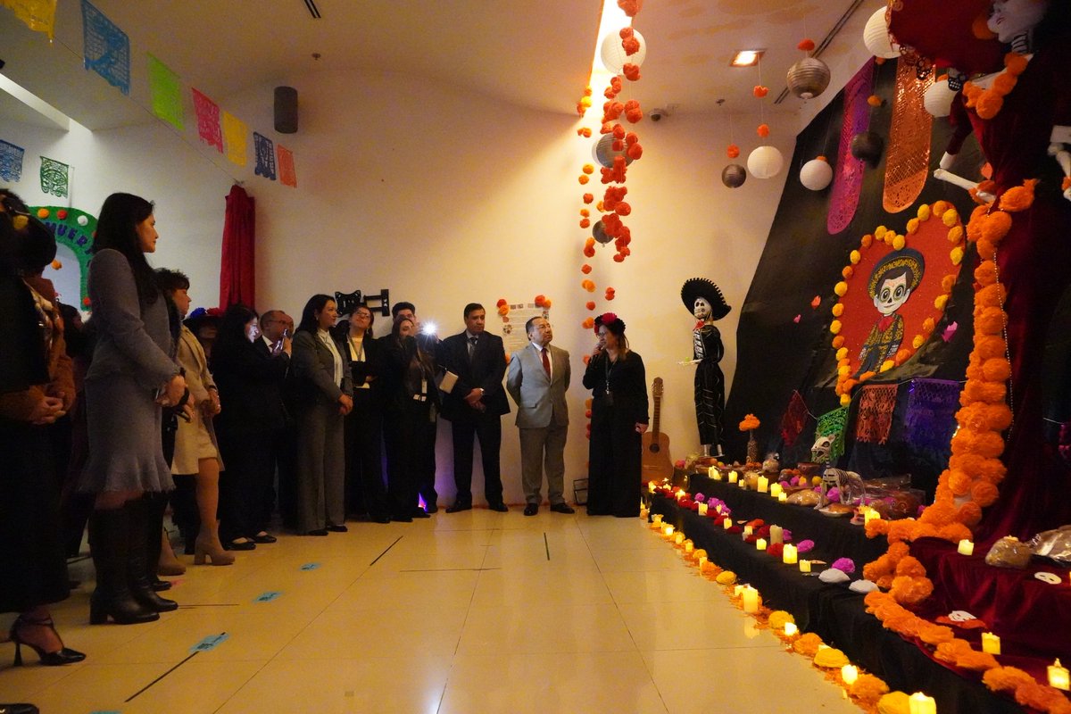 Gracias a quienes hicieron posible este evento lleno de color y alegría. Agradezco la compañía de magistradas y magistrados del <a href="/PJCDMX/">Poder Judicial de la Ciudad de México</a>, así como de las y los integrantes del Tribunal de Disciplina Judicial y del Órgano de Administración Judicial, por compartir este momento.