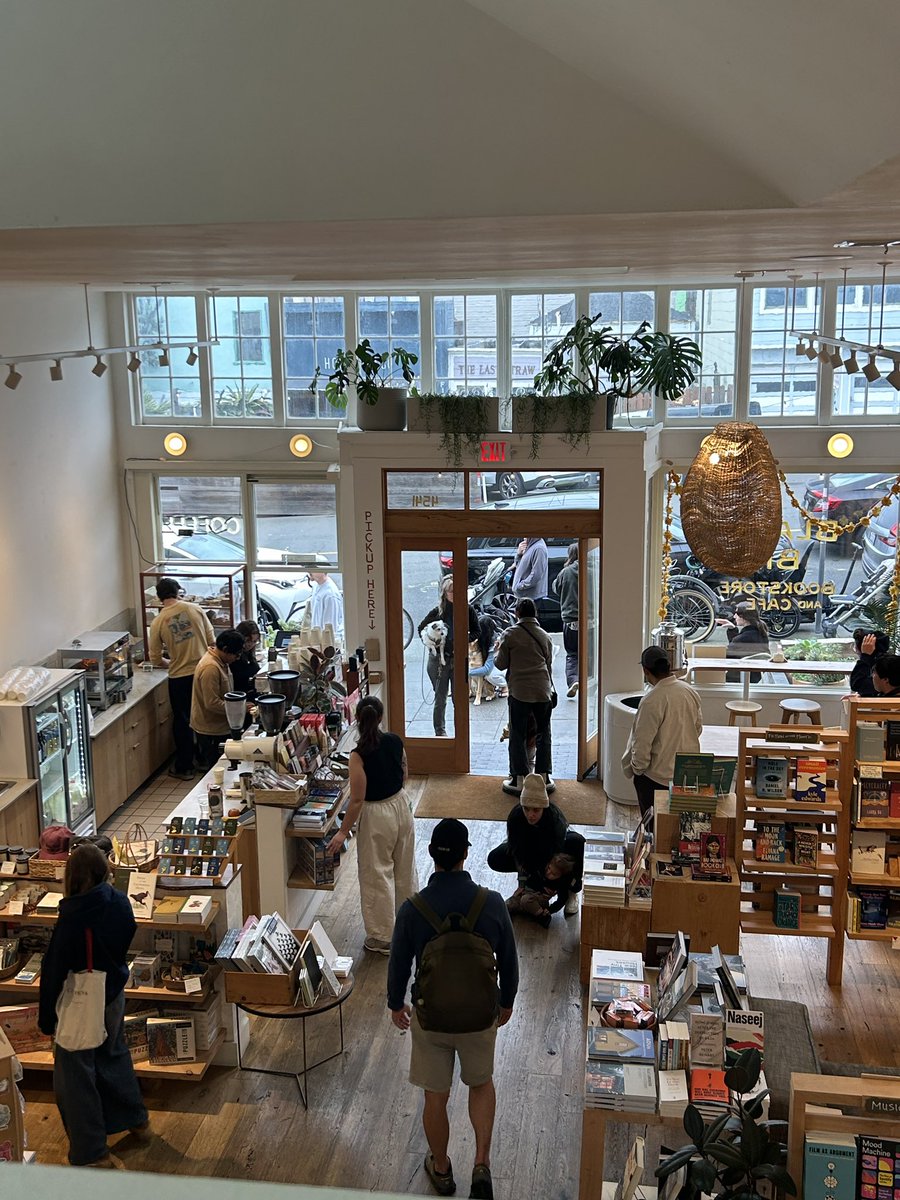 hannahgao_'s tweet image. rare moment of laptoplessness in sf