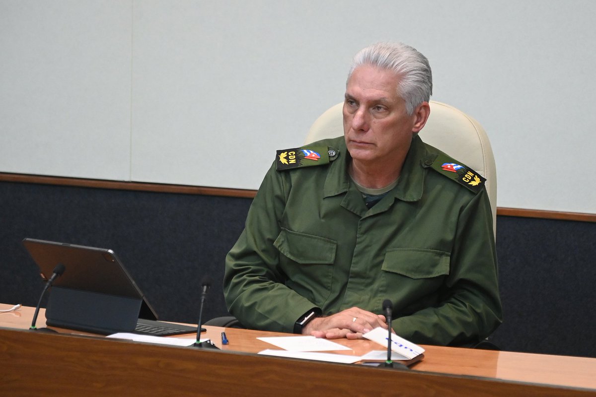 PresidenciaCuba's tweet photo. 🇨🇺| El Consejo de Defensa Nacional, encabezado por el Presidente @DiazCanelB sesionó esta tarde, como ha ocurrido en las últimas jornadas, a partir, primero, de la amenaza del huracán #Melissa, luego con su paso devastador y en estos momentos con la recuperación.

🧵 https://t.co/s5xIZfcZlq
