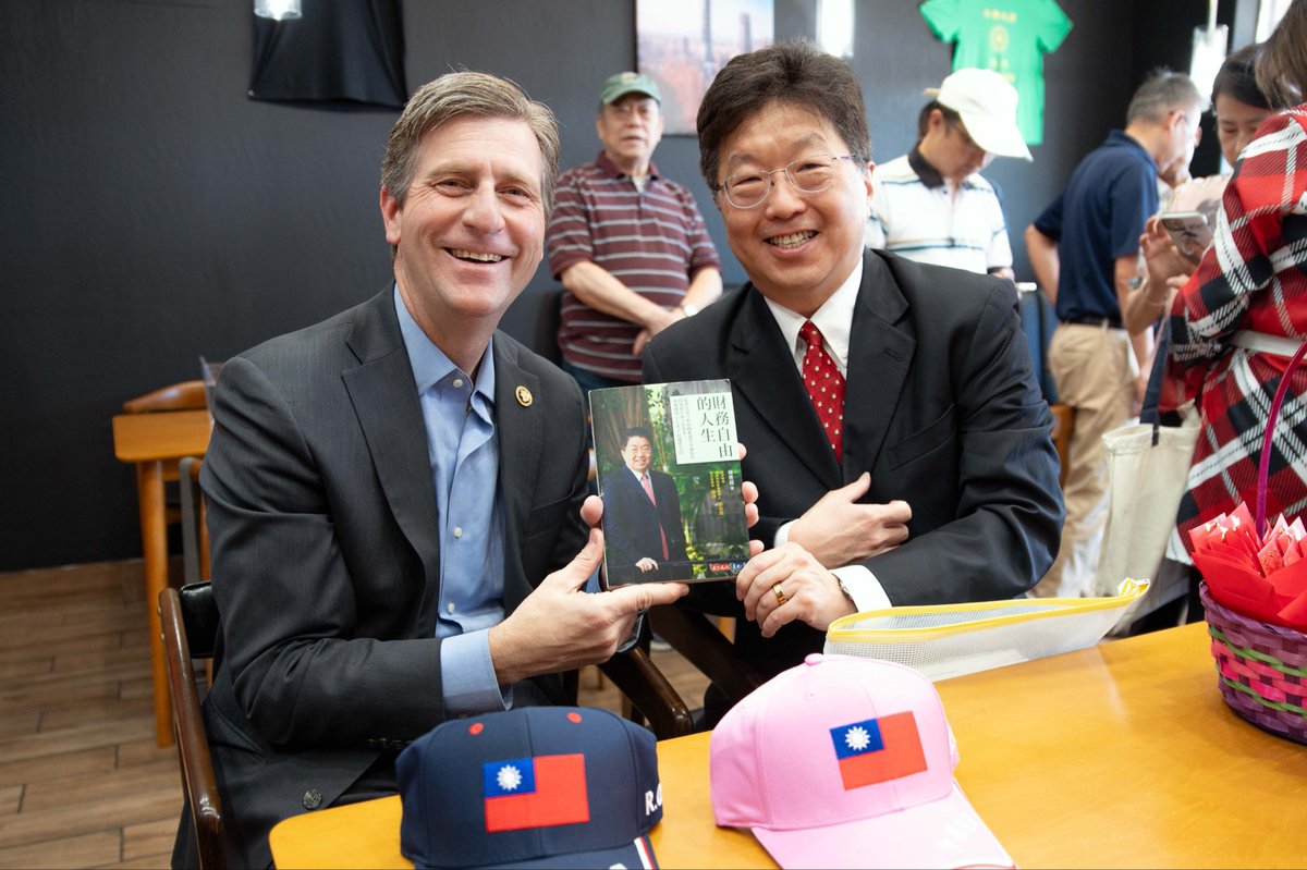 RepGregStanton's tweet photo. Proud to help open the new 81 Asian Bistro in Chandler, where owner David Chiang is serving up authentic &amp; delicious Taiwanese flavors.

For those in the know, the East Valley is a destination for Asian food in AZ — locally-owned, family-run businesses are at the heart of that. https://t.co/YyRdZwRMSH