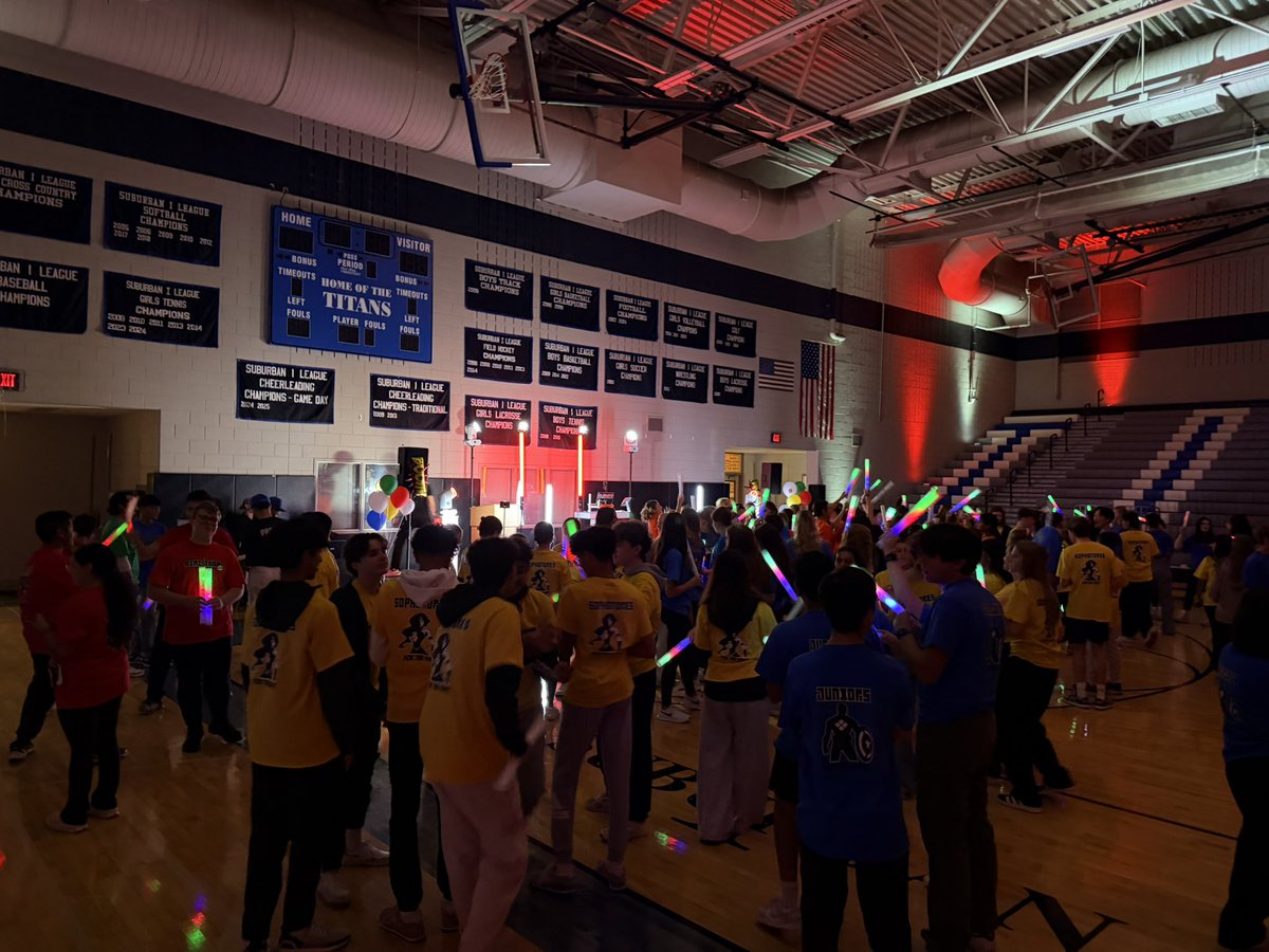 CBSouthHS's tweet photo. Incredible night of Mini-THON all for a good cause to support pediatric cancer! #Southside https://t.co/Gn6NzeNvrW