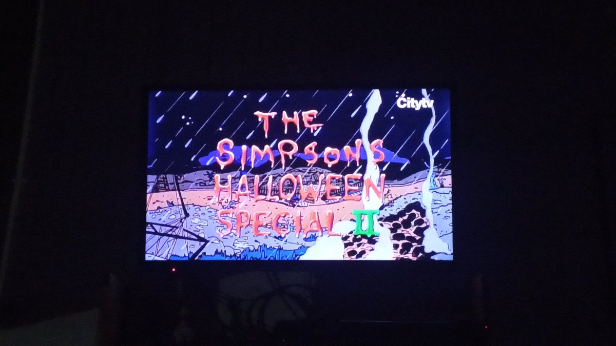 Al aire dos especiales de noche de brujas de #TheSimpsons por <a href="/Citytv/">Canal Citytv</a> , especiales I y II, destacados por la parodia de El Cuervo y la mano de mono #TV