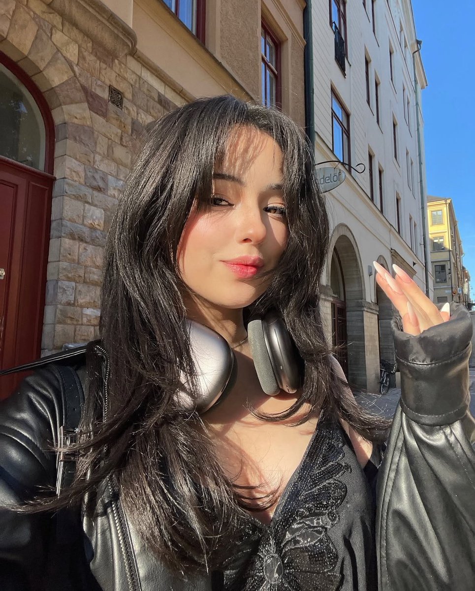 preludepiecebr's tweet image. Lexie e Emily passaram a seguir os integrantes dos Santos Bravos e também a conta oficial do grupo no Instagram 

#PRELUDE_THEFINALPIECE #HYBE #GEFFEN