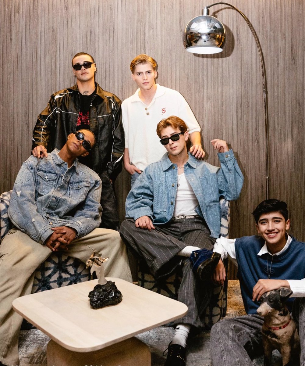 preludepiecebr's tweet image. Lexie e Emily passaram a seguir os integrantes dos Santos Bravos e também a conta oficial do grupo no Instagram 

#PRELUDE_THEFINALPIECE #HYBE #GEFFEN