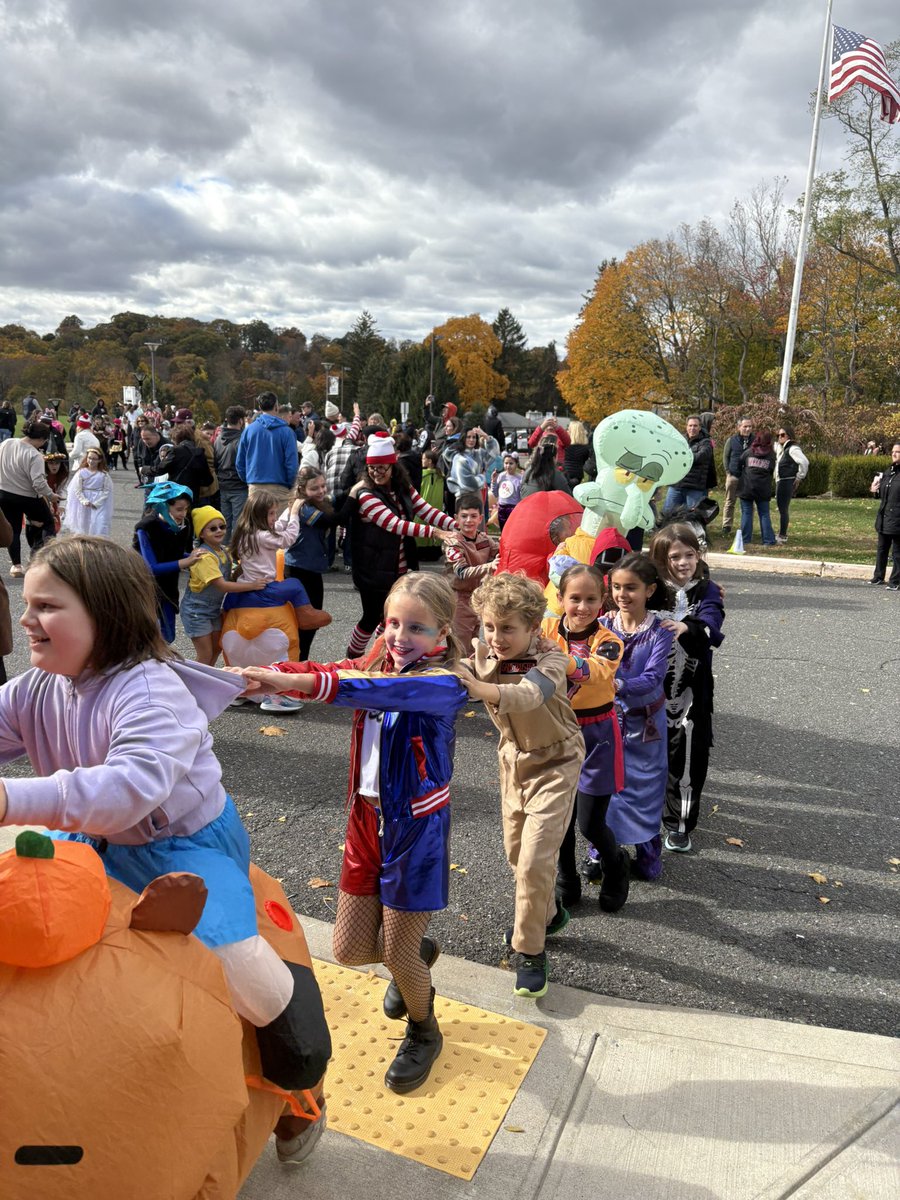 ksrschliessman's tweet image. 🧙‍♀️🦸‍♂️ More Halloween Parade fun! Check out our photo album on the Kensico website to see all the costumes and excitement from the day! #KensicoPride #FallFun