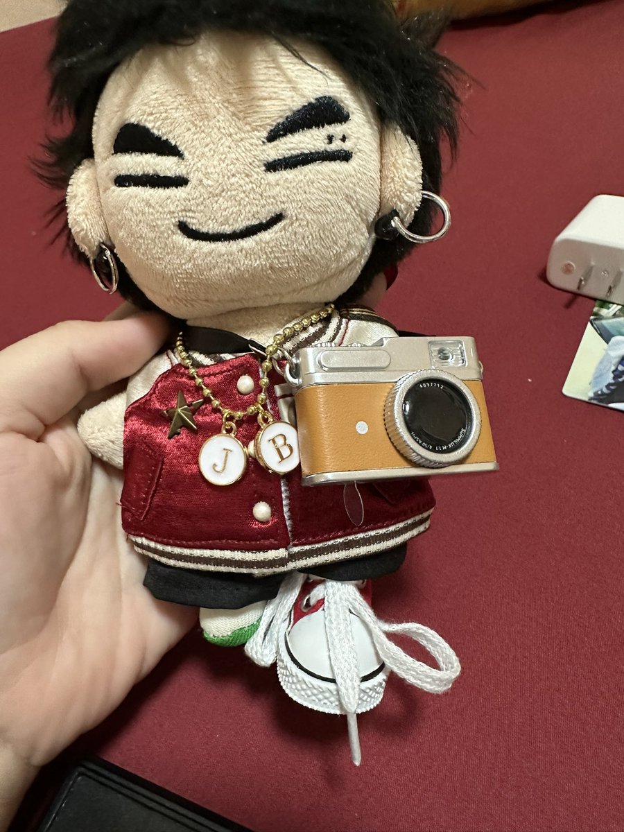 ช่วยด้วยยยย รองเท้าจาปมหายข้างนึง กรี๊ดดด น่าจะตกในคอนแน่เลยอ่ะ
มีใครเก็บได้ไหมคะ ส่งรองเท้าคืนน้องที 🤣🤣🤣🤣

#TAPE_RE_LOAD_FINALE_BKK 
#TAPE_RE_LOAD_FINALE_BKK_DAY2
#JAYB #임재범 <a href="/jaybnow_hr/">JAY B</a>