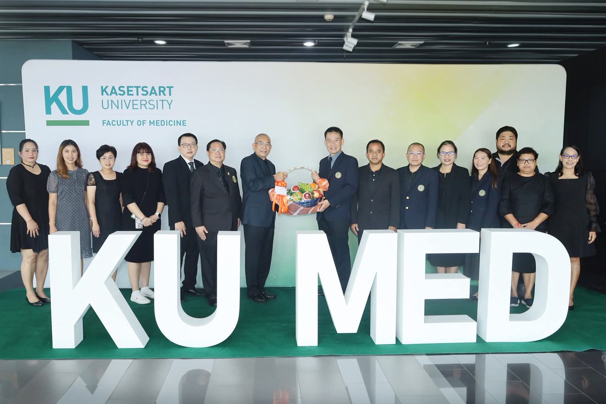 Grad_KU's tweet image. บัณฑิตวิทยาลัย ร่วมแสดงความยินดีเนื่องในโอกาส วันคล้ายวันสถาปนาคณะแพทยศาสตร์ มก. ครบรอบ 3 ปี เมื่อวันที่ 4 พ.ย. 2568 ณ ชั้น 6 อาคารศูนย์วิจัยวิทยาศาสตร์จุฬาภรณ์ 60 พรรษา คณะวิทยาศาสตร์

#GradKU #kasetsart #KUMed