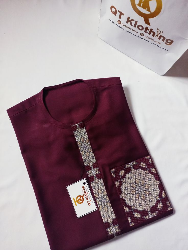 Embroidered Kaftan style 

Each frame cost 🏷️ 50k