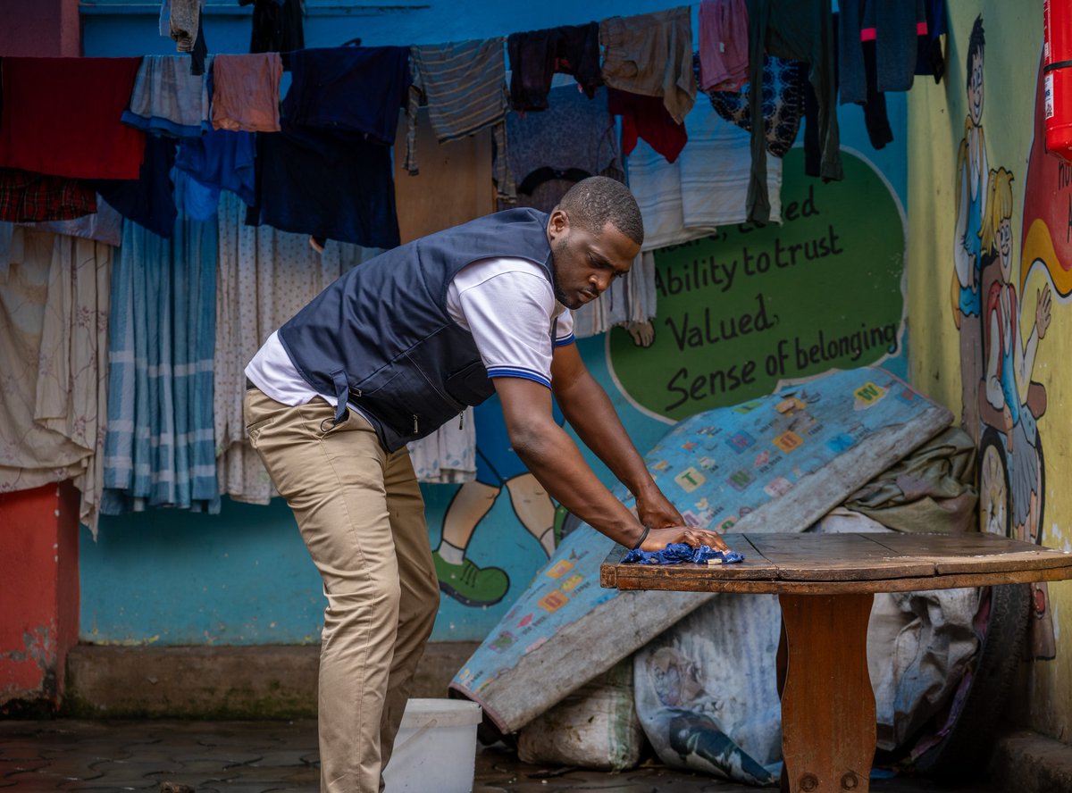 TheBashGlobal's tweet photo. Under the inspiring leadership of Mariam Mujadid, the #BashGlobalInitiative team &amp; volunteers began the day rolling up their sleeves, sweeping the premises, scrubbing floors, folding and arranging clothes with care, &amp; wiping down every table. 

Heavy lifting for the caretakers! https://t.co/KmdbHsxr9d