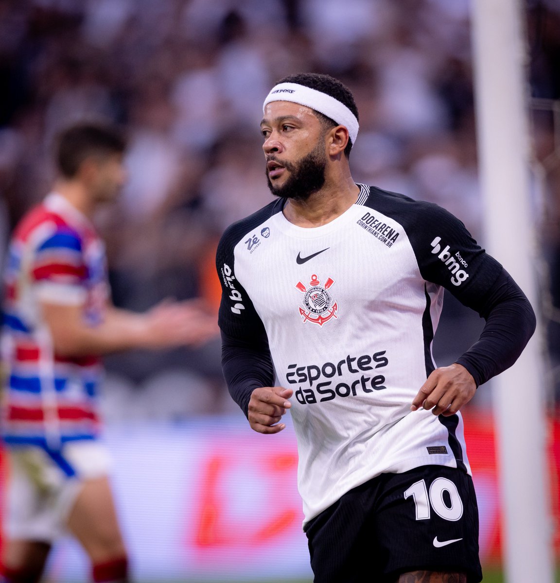 🚨 𝗡𝗘𝗪: Memphis Depay is being accused of getting a Brazilian influencer pregnant, then completely ghosting her.

- She claims they started dating after meeting each other at a party

- She found out about a month ago she was pregnant, and shared pictures of her positive test