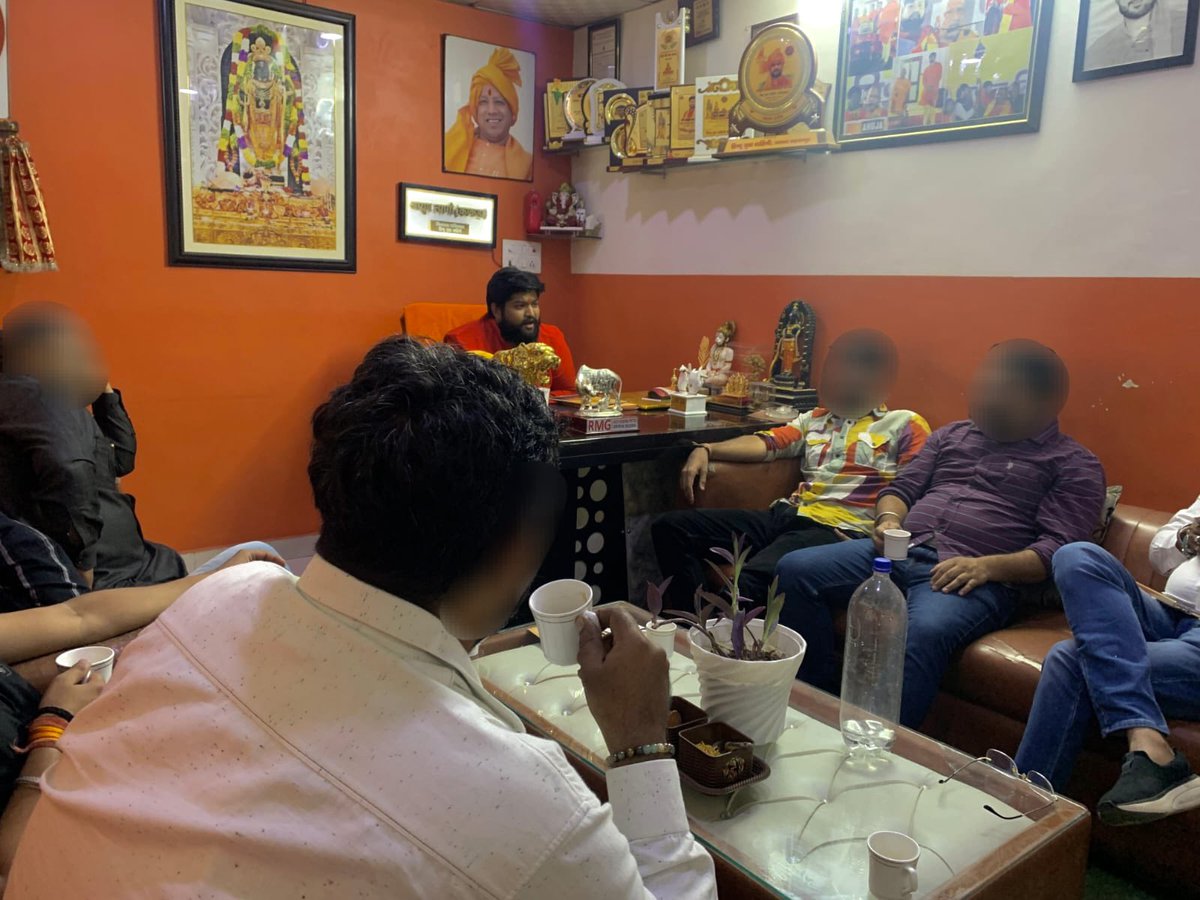 हिन्दू भवन पर अपनों के साथ 
हर समस्या का समाधान अपनों के साथ….

#जनसुनवाई
#ghaziabad 
#muradnagar